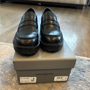 Vagabond loafers Kenia style size 6. Lightly worn. Box included.